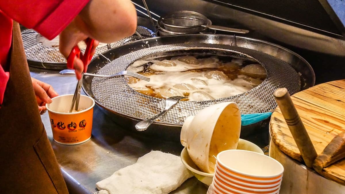 通化肉圓是傳統的炸肉圓，不是蒸的。（圖片來源：鄉民食堂）