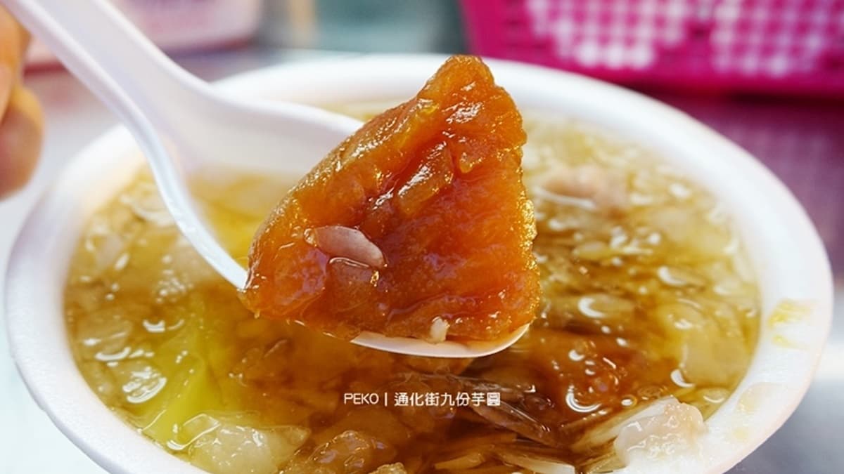 蜜地瓜咬下滿是香氣，甜而不膩，扎實又軟Q。（圖片來源：PEKO の Simple Life）
