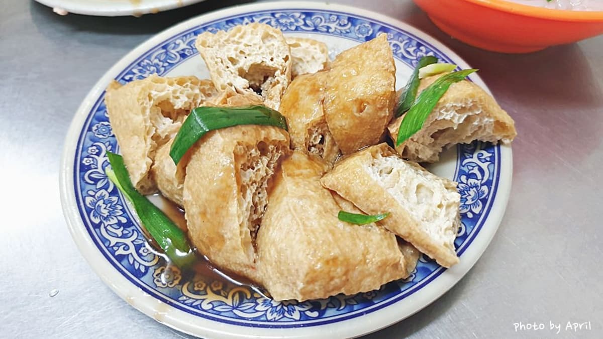 店裡有黑白切和許多小菜可以選擇。（圖片來源：純粹 - 只是愛吃了點）