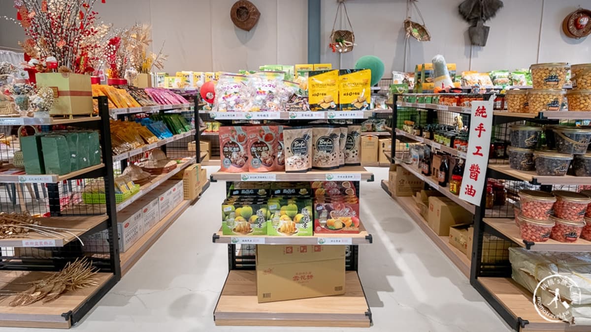 商品部販售了許多宜蘭在地的特色伴手禮，可以讓旅人們選購。（圖片來源：桃桃's旅人手札）