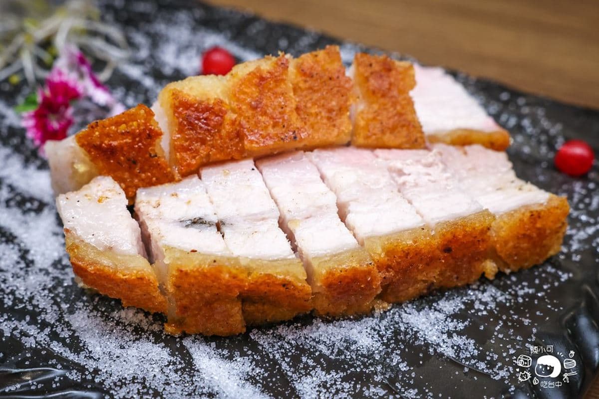 台中霸氣「烤鴨８吃」是這家！桌邊噴火現烤櫻桃鴨，連２年入選米其林推薦