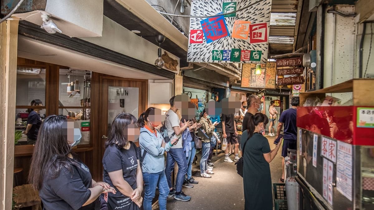 排隊人潮非常多，需要領號碼牌才吃得到。（圖片提供：大手牽小手玩樂趣）