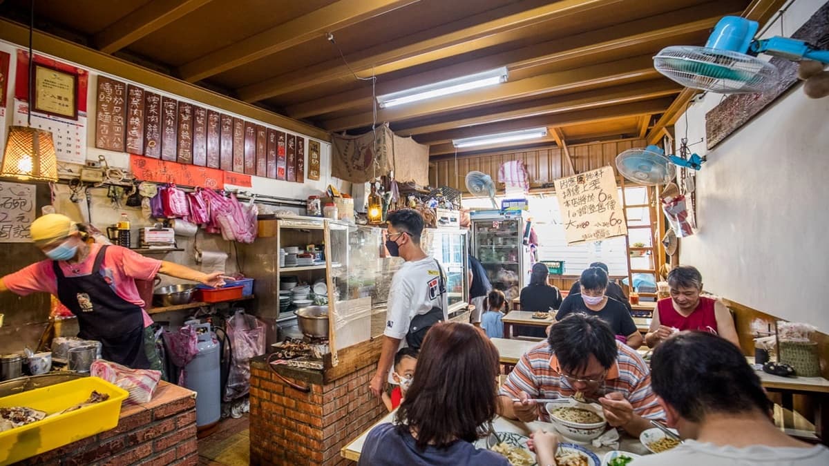 店裡生意很好，老闆雖然忙到不行，但應對很親切。（圖片提供：大手牽小手玩樂趣）