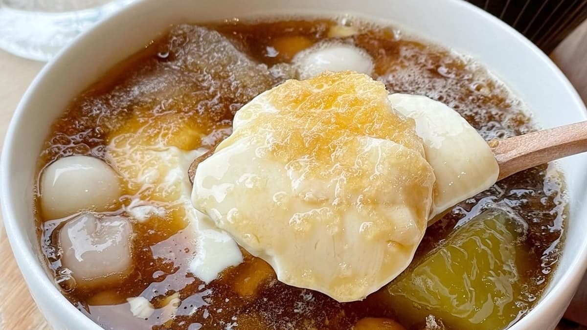 豆花屬於嫩口滑順的布丁口感，但豆味不明顯。（圖片提供：阿華田的美食日記）