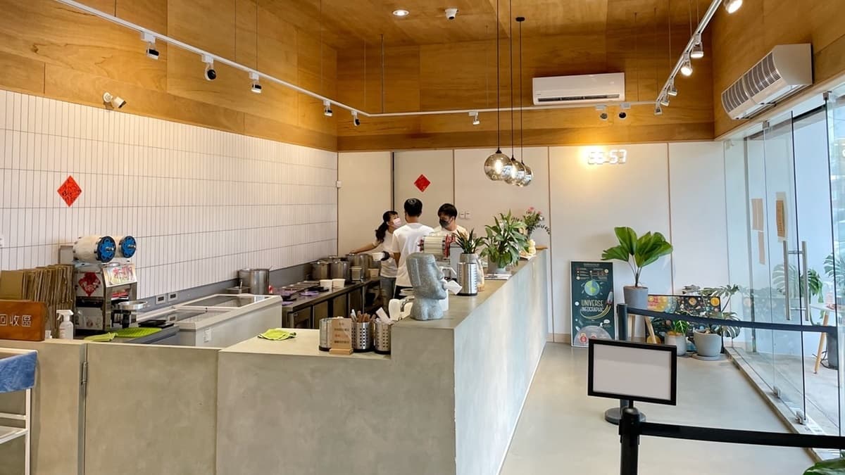 內用是先點餐後入座，整體動線清楚明瞭。（圖片提供：阿華田的美食日記）