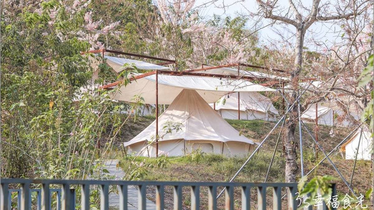 蝶舞澗設計了許多懶人豪華帳篷，不用費力搭帳篷就能入住。（圖片來源：13‘s幸福食光）