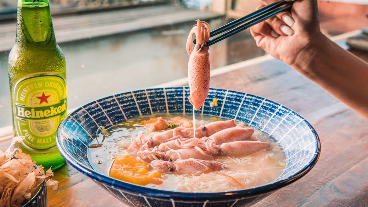 「小卷米粉」一共有８隻小卷，料真的給得很大方。（圖片來源：大手牽小手。玩樂趣）