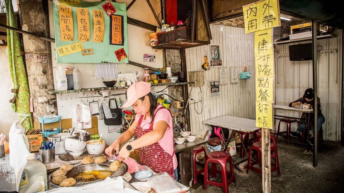 「肉圓壽」是二林菜市場內，飄香超過一甲子的老店。（圖片來源：大手牽小手玩樂趣）