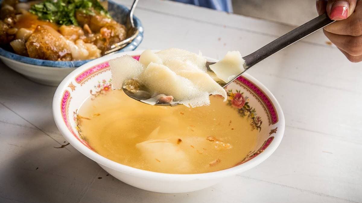 竹筍湯裡頭有滿滿筍片，湯頭非常甘甜清爽。（圖片來源：大手牽小手玩樂趣）