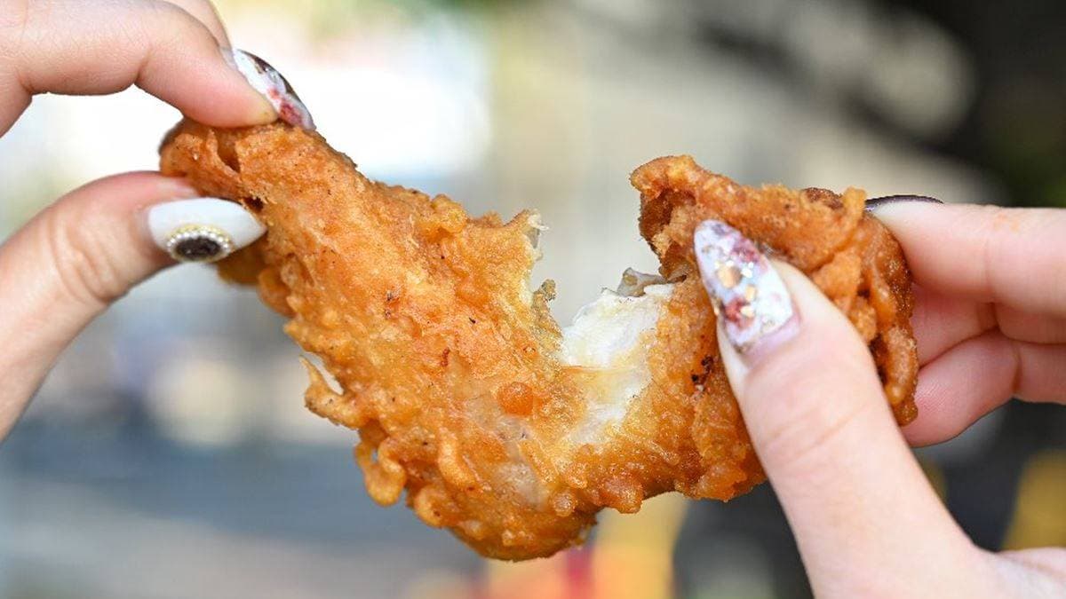 雞翅外皮香脆不油膩，裡頭的肉質更是鮮嫩多汁。（圖片來源：糖糖‘s享食生活）