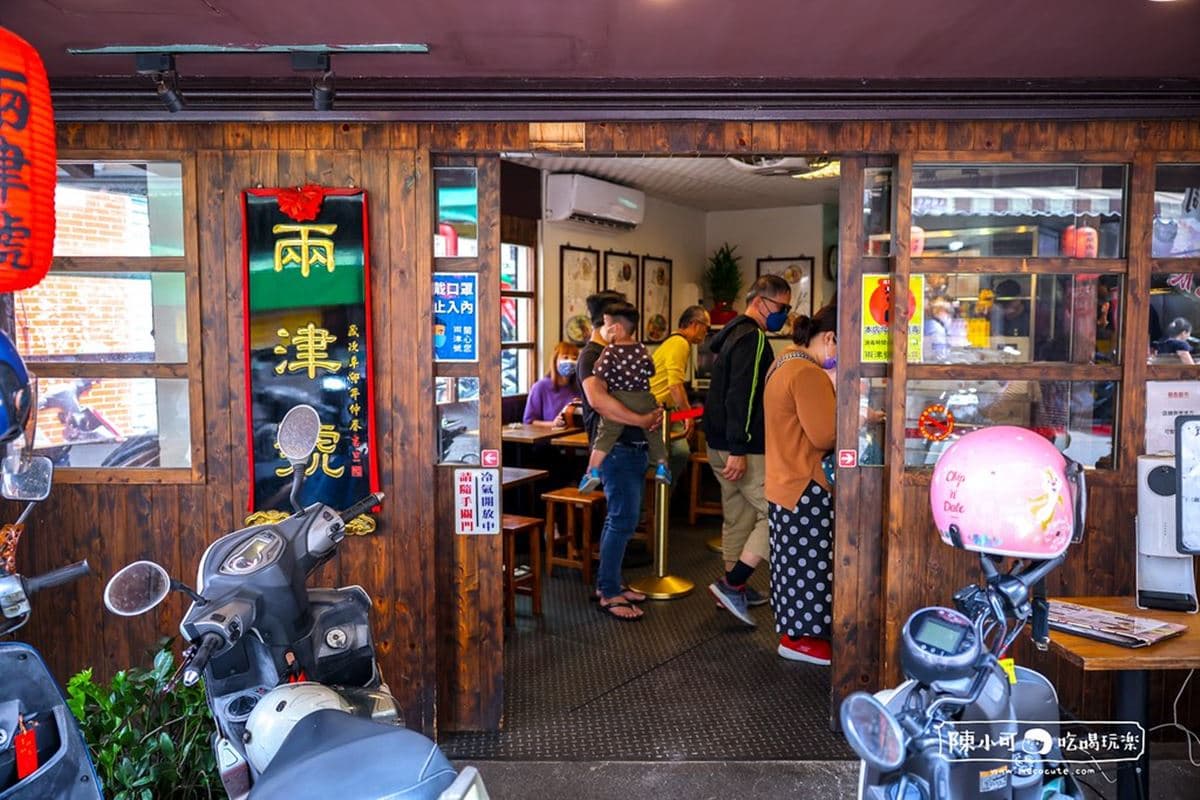 半熟蛋瀑布太犯規！板橋市場「排隊雞肉飯」號稱台北前三強，鋪滿油蔥超銷魂