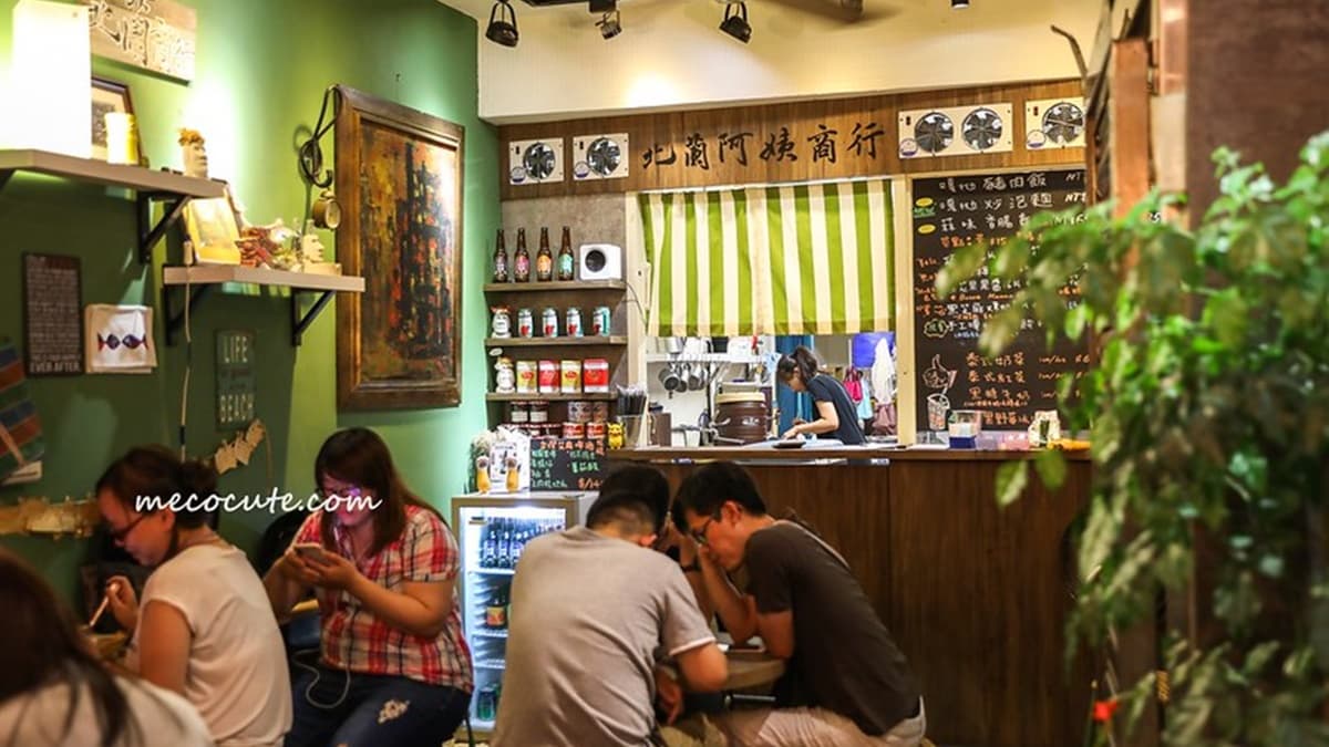 店面雖然空間不大，但每一個角落都可以看見店主的精心裝飾。（圖片來源：陳小可的吃喝玩樂）