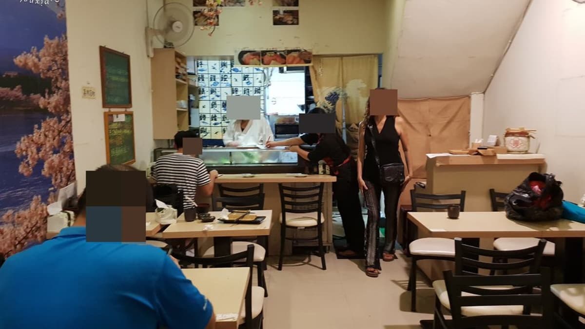 店面小小的，座位不多，想吃通常得排隊。（圖片來源：米寶麻幸福滿載）