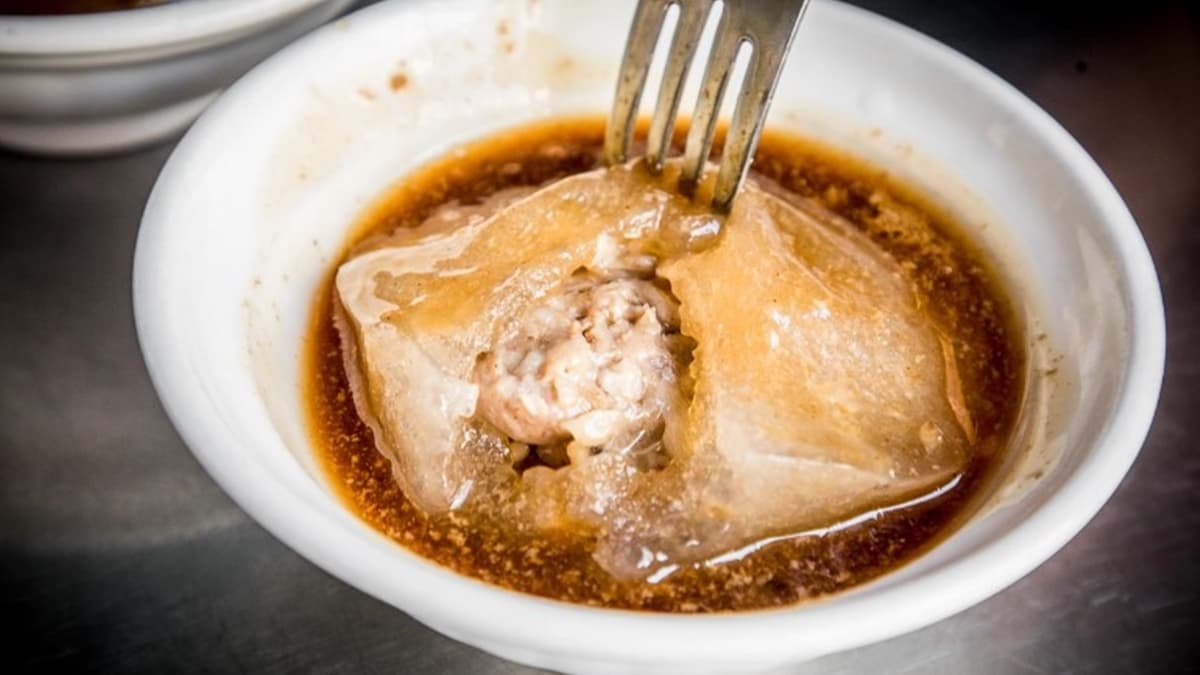 肉角肉圓是使用肉塊，吃起來肉感十足，而且還帶有肉汁。（圖片來源：大手牽小手。玩樂趣）