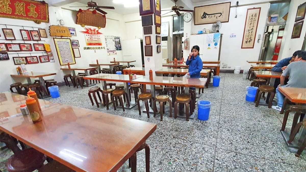 店裡空間滿大的，也整理得很乾淨，點好餐之後就可以找位子坐。（圖片來源：YUKI'S LIFE）