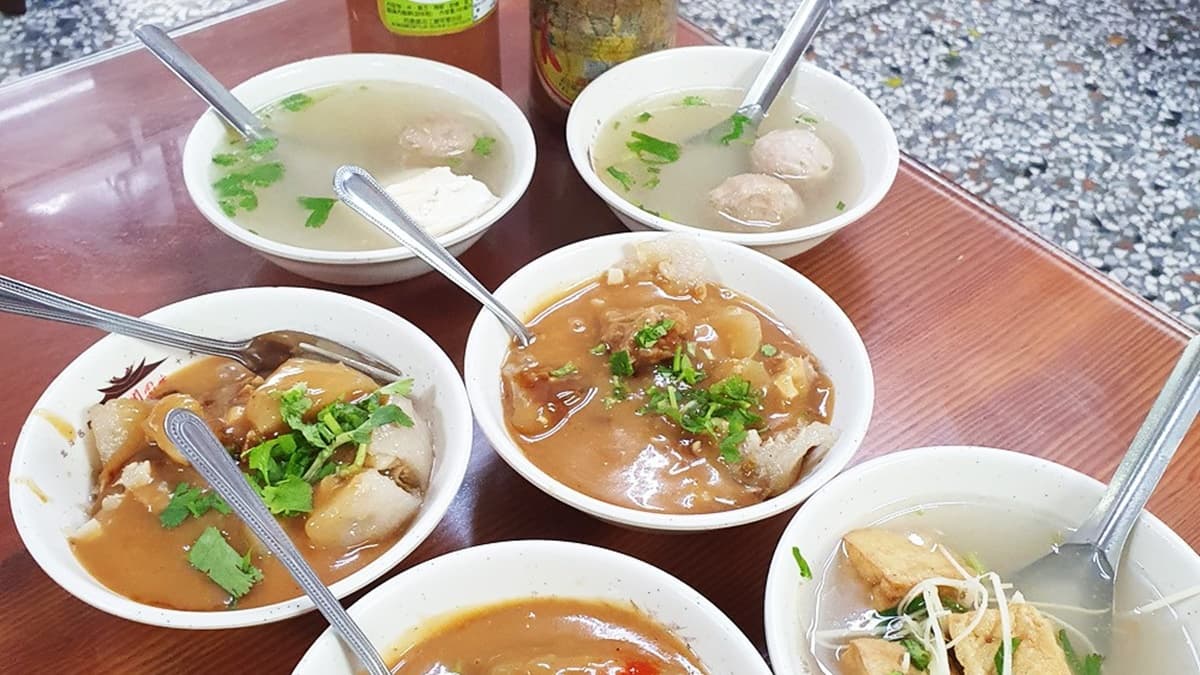 除了肉圓，店家也有賣貢丸湯，裡面有2大顆貢丸。（圖片來源：YUKI'S LIFE）