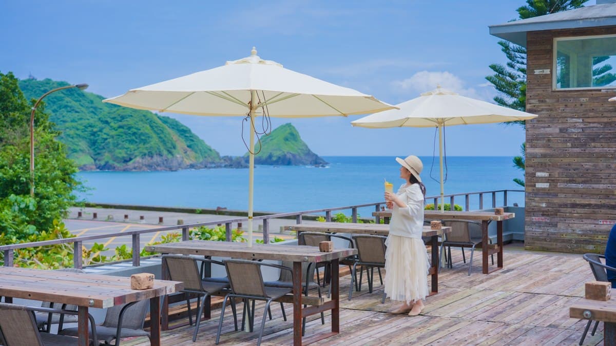 這裡的美麗海景稱得上宜蘭第一，因曾是海巡哨所，周邊的海岸線一覽無遺。（圖片來源：卡夫卡愛旅行）