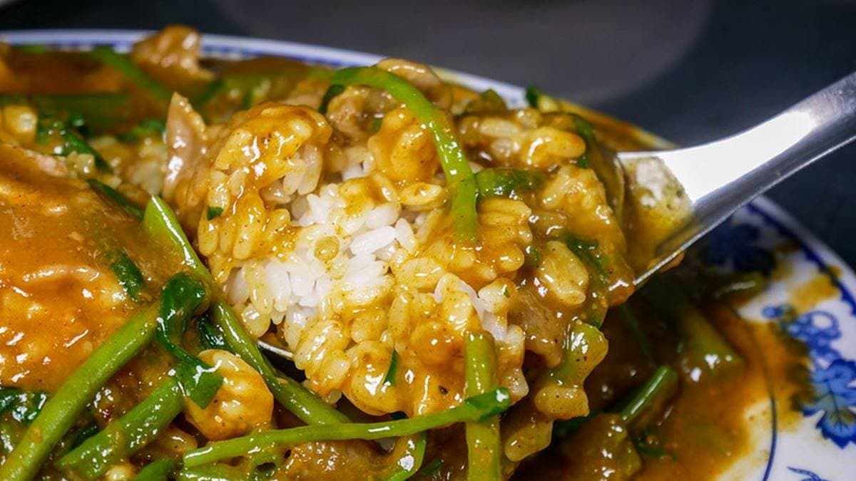 「咖哩牛肉燴飯」醬汁也是炒得甚好。（圖片來源：鄉民食堂）