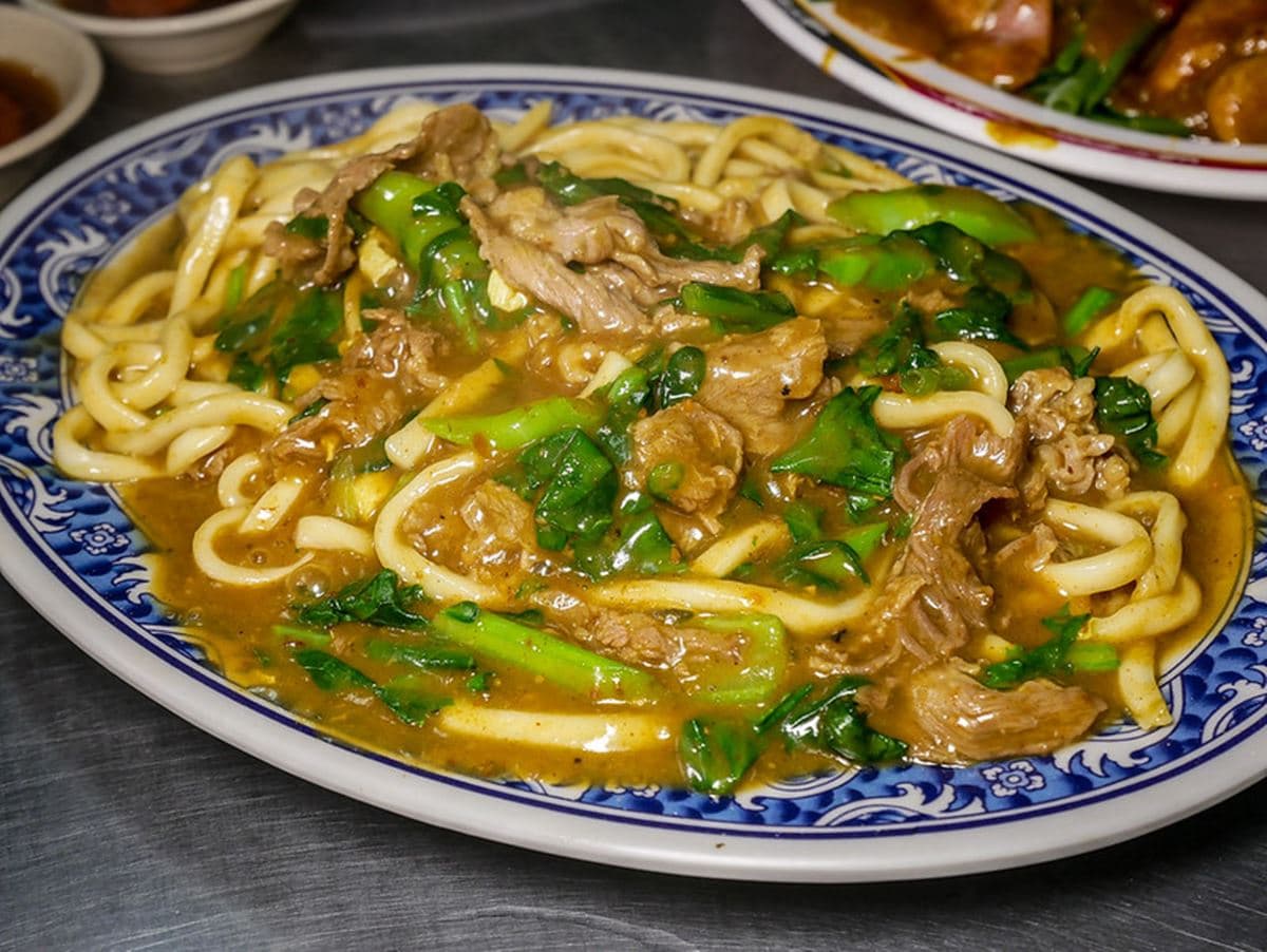 CP值打趴台北！超強「咖哩沙茶炒麵」在地才懂吃，內行曝炒飯＋炒麵超狂吃法