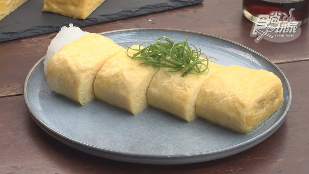 「出汁玉子」的湯汁比較多，吃起來非常軟嫩。