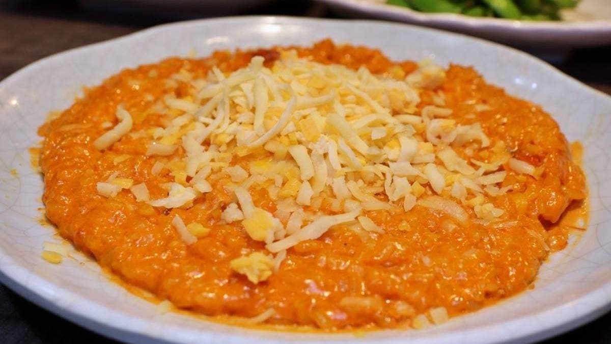 熟食推薦這道「海鮮燉飯」，吃起來帶點辣味及超濃郁的起司香。（圖片來源：麥的小窩）