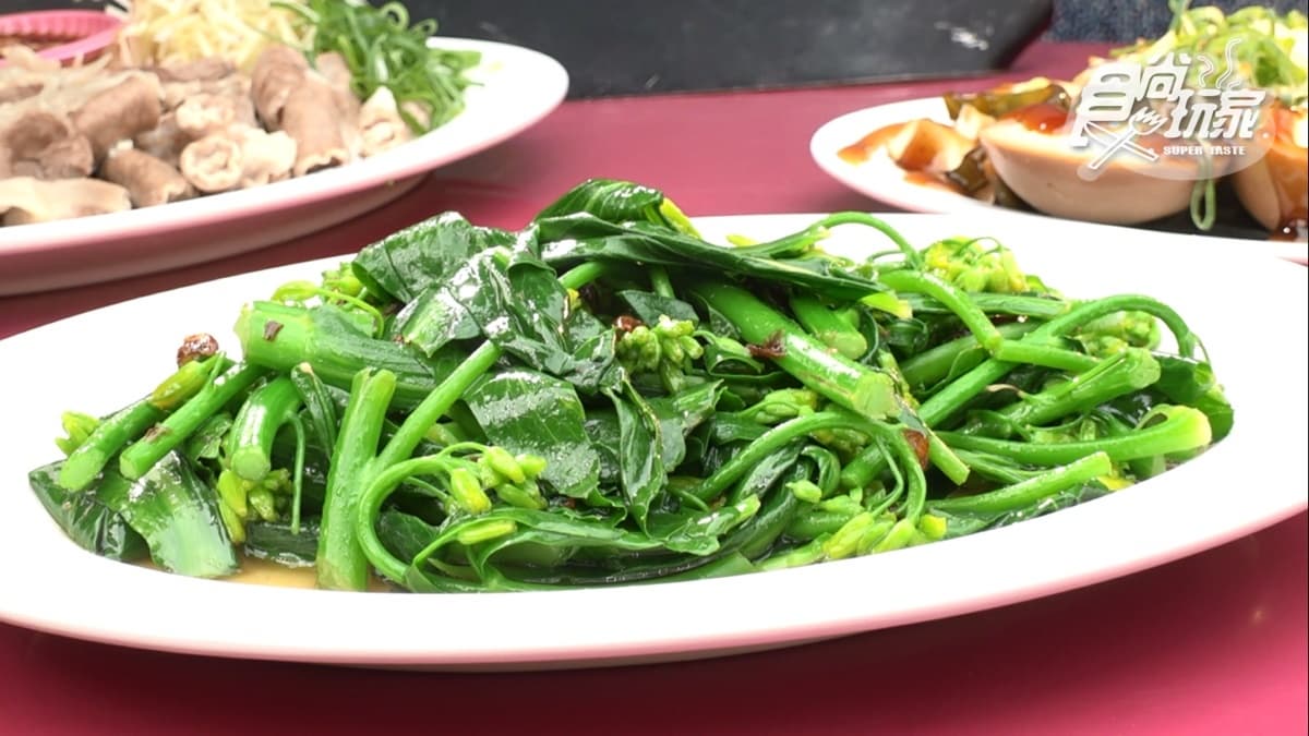 油菜吃起來很嫩，味道也相當清爽。
