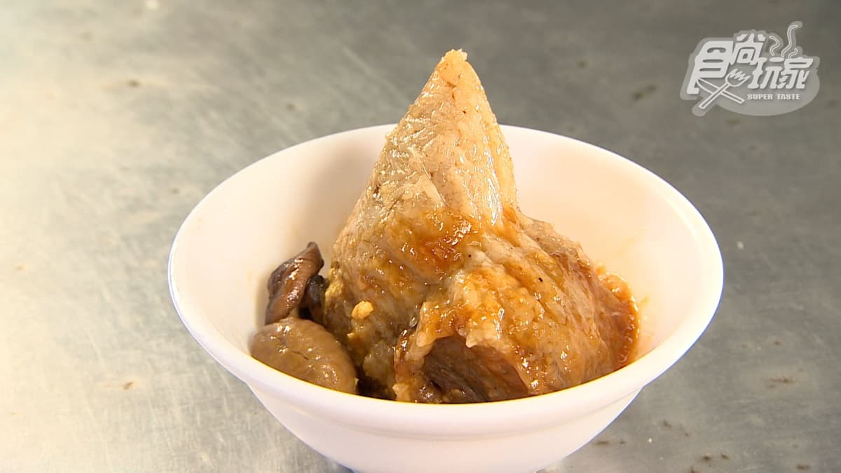 肉粽裡的蛋黃、香菇香氣十足，粽香味也超明顯。