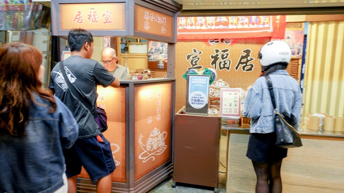 攤位前常常聚集人潮，非常受歡迎。（圖片來源：丁Dingの吃貨日常）