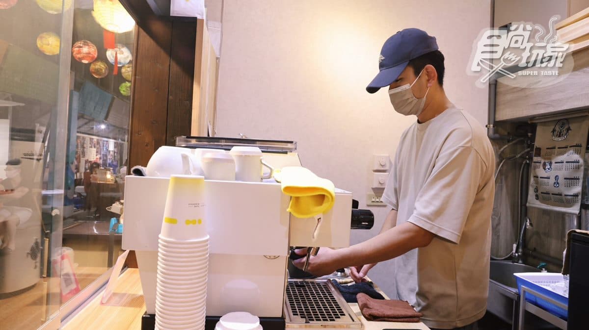 「室內極光」這裡拍!全台唯一茶園地景主題園區,再逛燈籠隧道文創一條街 「室內極光」這裡拍!全台唯一茶園地景主題園區,再逛燈籠隧道文創一條街