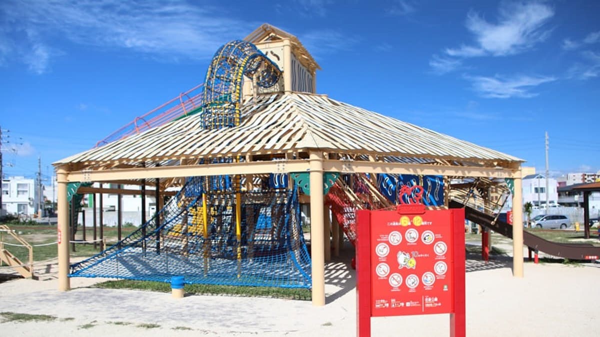 若夏公園以１個屋子為主體的設計，房子６個面積角度都有不同的設施。（圖片來源：洛基小聿媽）