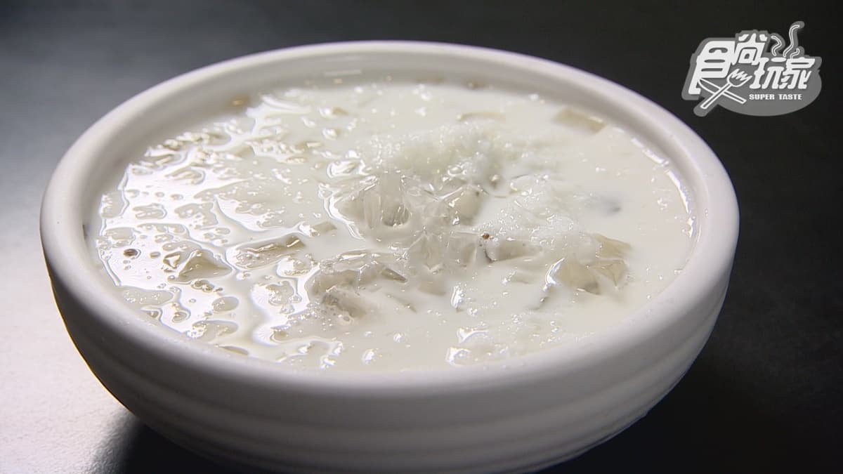 「蒟蒻綠豆薏仁湯」夏天喝很消暑。