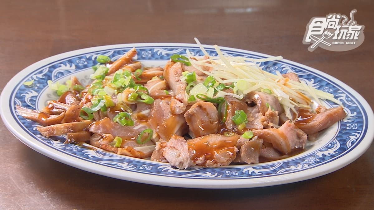 店裡還有各式滷味小菜可以選擇。