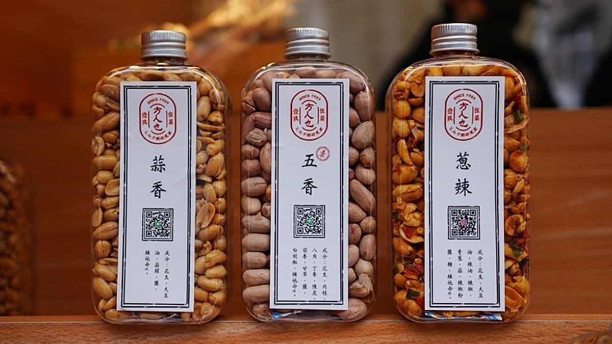 店裡也有賣蒜香、五香和蔥辣等３種口味的香脆花生。（圖片來源：PEKO のSimple Life）