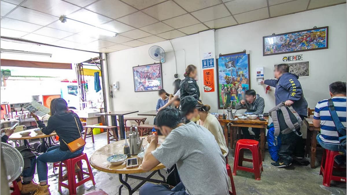 內用座位不少，但用餐時段客人一直上門，很快就座無虛席。（圖片來源：13'S幸福食光）