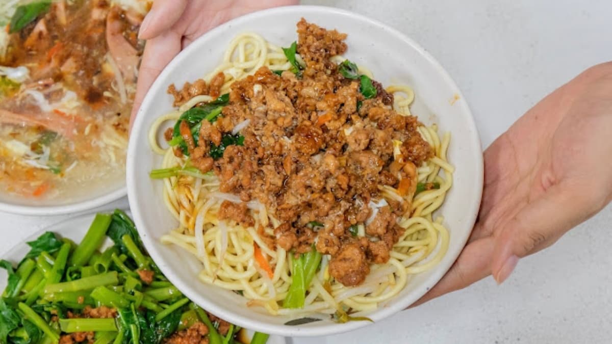 「肉燥麵」表面的肉燥更是鋪得滿滿滿，完全不手軟。（圖片來源：柚香魚子醬的蹦蹦跳跳）