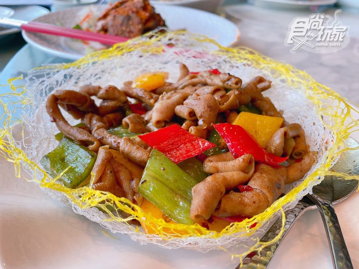 超欠吃!全台最高樓吃到飽地標推出「牛舌耶誕樹」,爽嗑9公斤超大現切和牛 超欠吃!全台最高樓吃到飽地標推出「牛舌耶誕樹」,爽嗑9公斤超大現切和牛