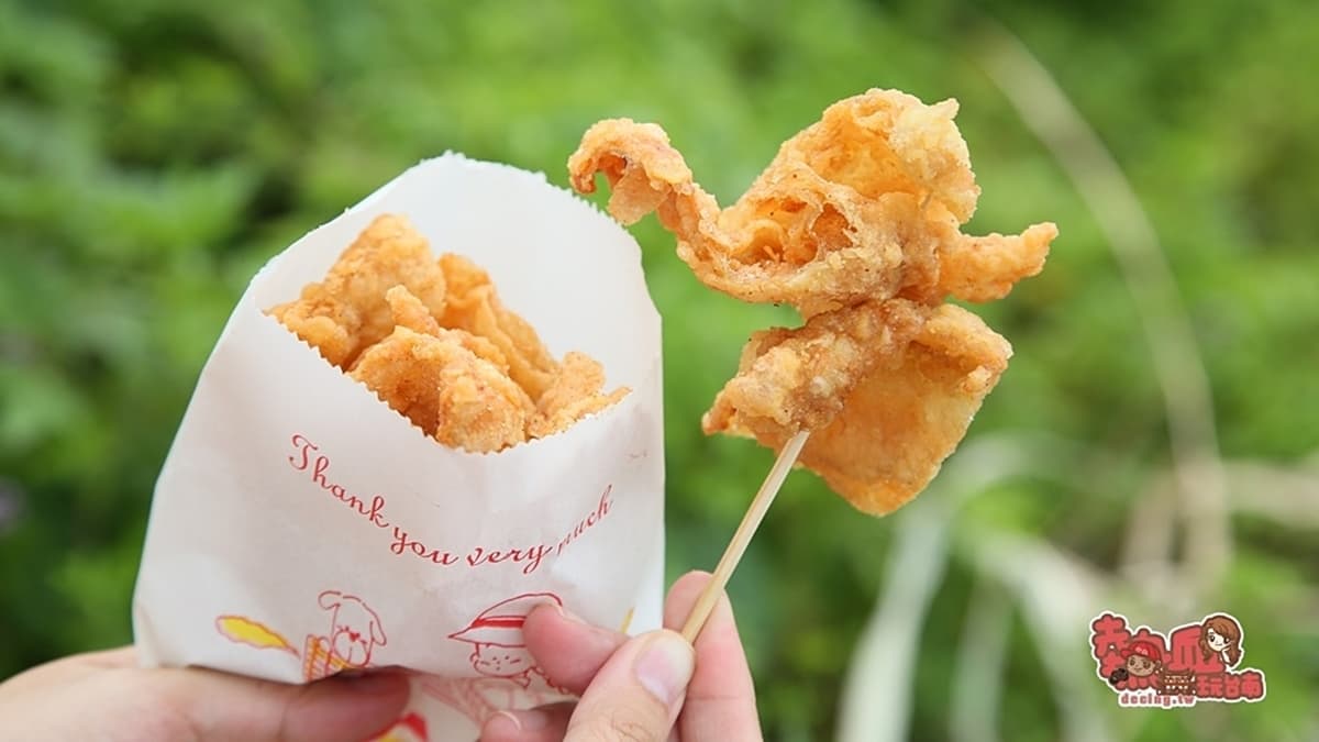 炸雞皮每片都超大，趁熱吃超好吃的，涼了之後也仍然不減其美味。（圖片來源：熱血玩台南。跳躍新世界）