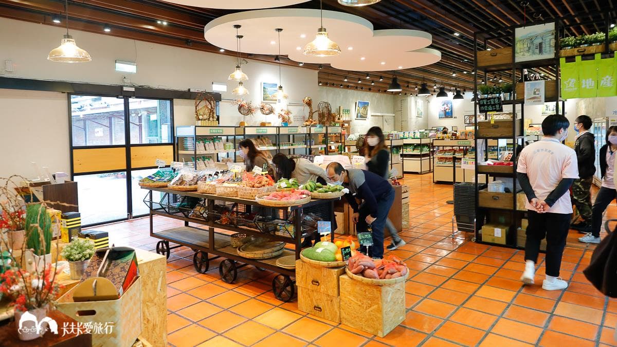 展覽區後方有農會商店，販賣三星農特產品及青蔥伴手禮，供遊客選購。（圖片來源：卡夫卡愛旅行）