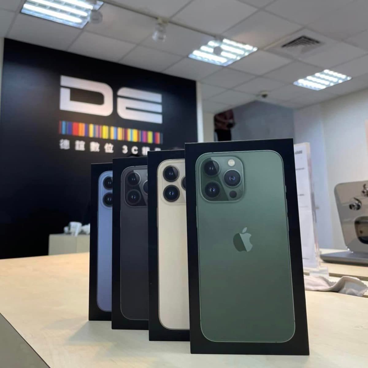 果粉快手刀開搶!最新iPhone官方換電池優惠,最低只要990元指定機型都能換 果粉快手刀開搶!最新iPhone官方換電池優惠,最低只要990元指定機型都能換