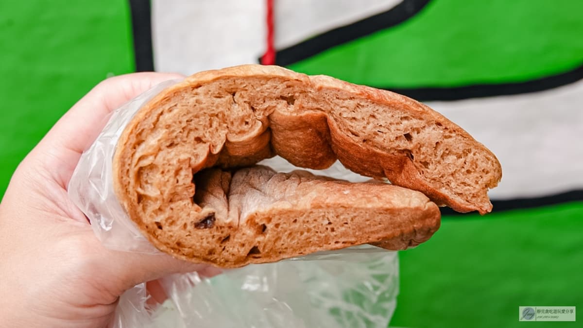 「黑糖大餅」口感軟Q帶點彈性，愈嚼黑糖味愈迷人，有著淡雅的甜香。 （圖片來源：靜兒貪吃遊玩愛分享）