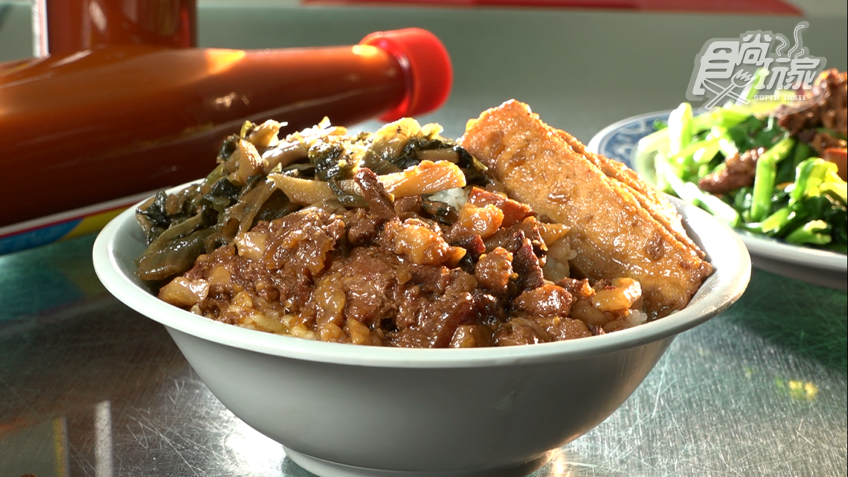 「梅干肉燥飯」肉燥飯搭配梅菜超下飯，讓人忍不住一口接著一口。
