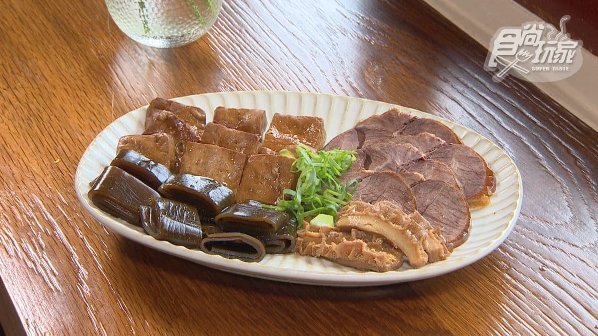 「滷味小拼盤」包含牛筋、牛肚、牛腱，以及豆乾、海帶。