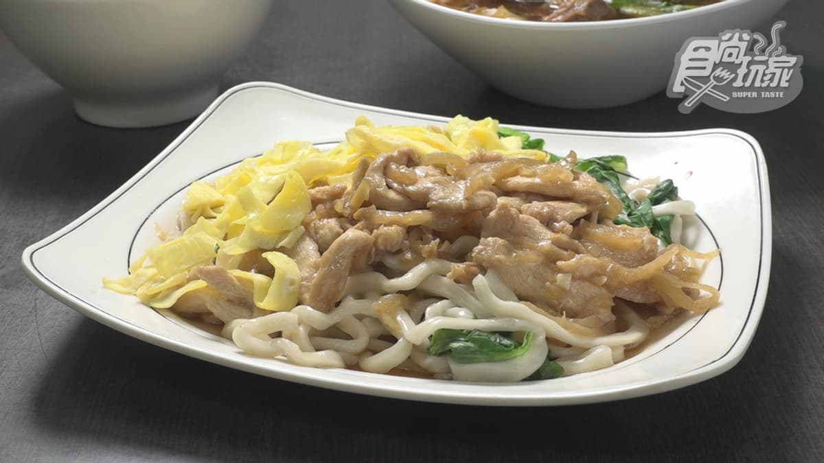 榨菜雞肉麵的麵體很有嚼勁，吃起來很像拉麵，分量適中。