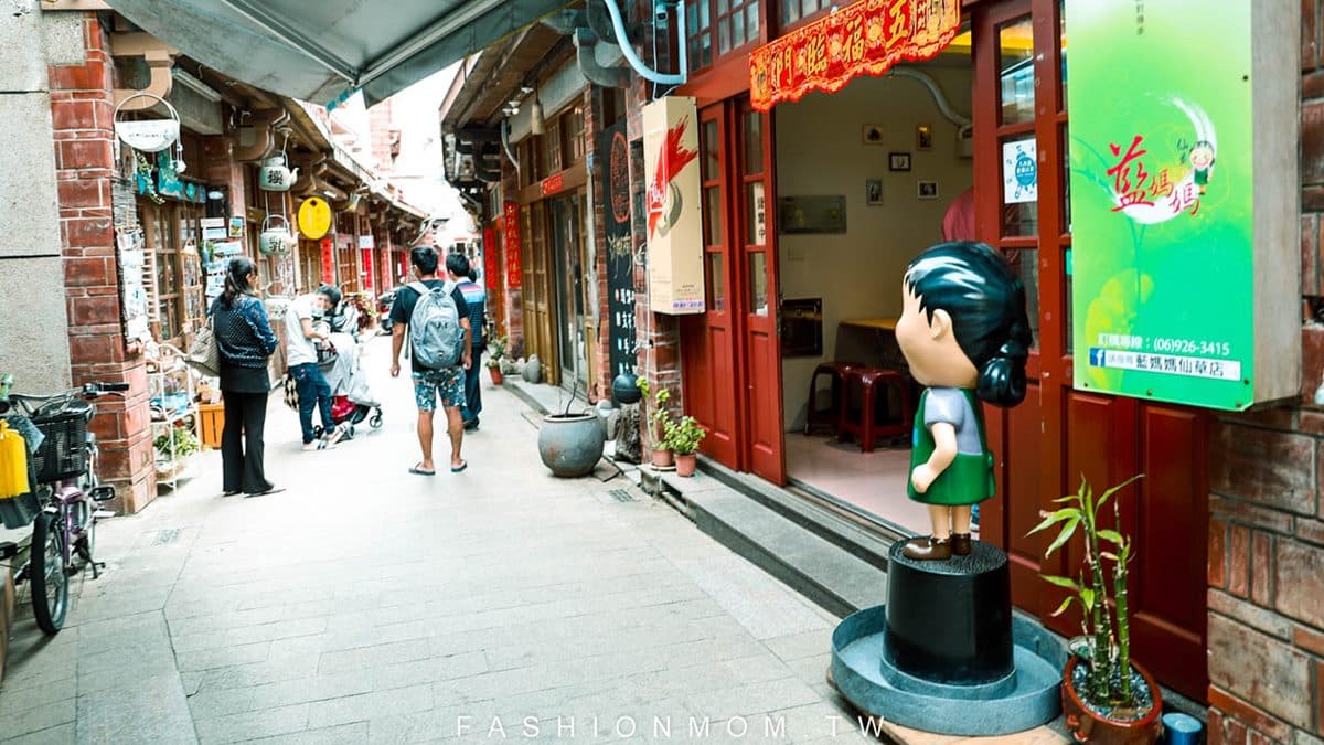 藍媽媽仙草店（中央店）位於馬公老街內。（圖片來源：飛炫葡萄媽）