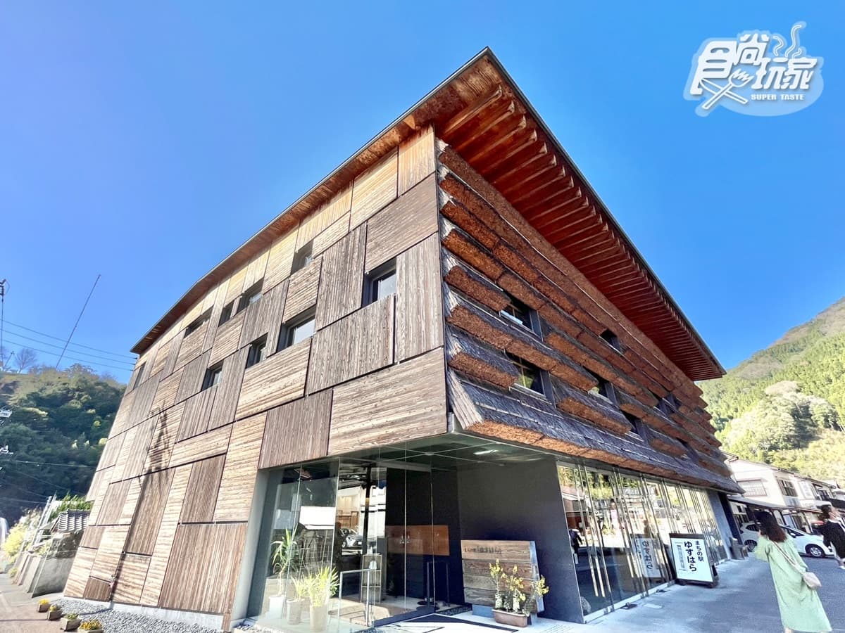 藏在山林祕境中!全日本最密集「隈研吾建築群」,森林圖書館、木造劇場超驚豔 藏在山林祕境中!全日本最密集「隈研吾建築群」,森林圖書館、木造劇場超驚豔