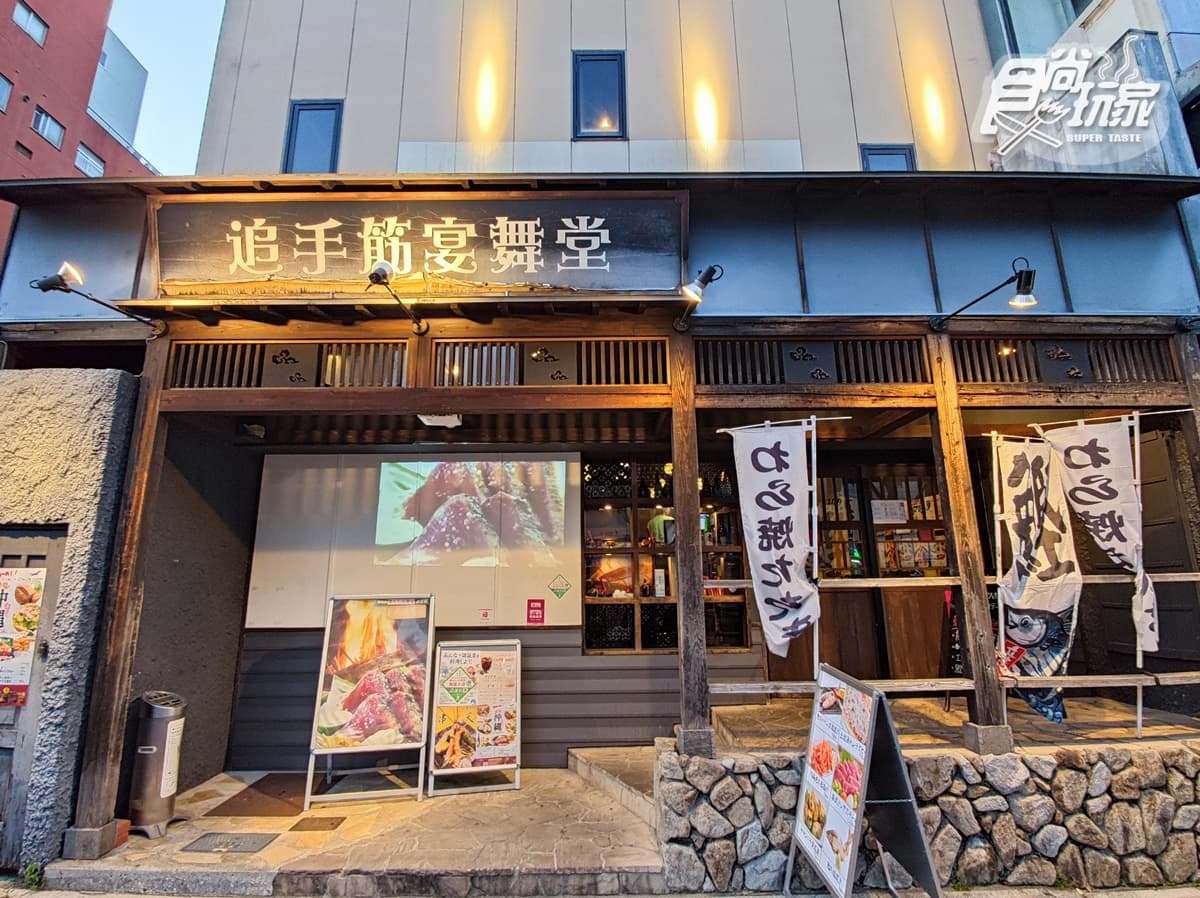 追手筋宴舞堂入口古色古香。