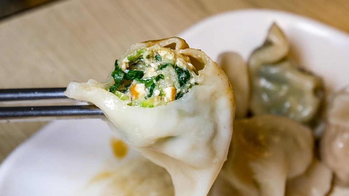 韭菜豬肉餡的水餃也不錯，很多顧客都會購買冷凍水餃回家煮。（圖片來源：鄉民食堂）