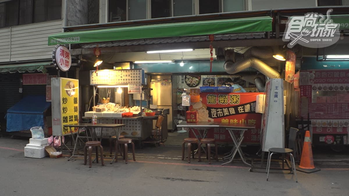 鱻食堂龍蝦粥位在新北中和的興南夜市裡。