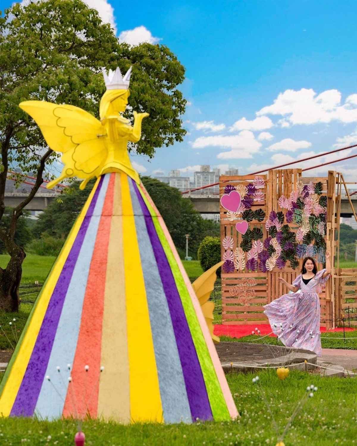 「巨型蝴蝶光雕」美翻！衝板橋公園搶拍巨萌白兔、星空草皮，美食市集也要逛