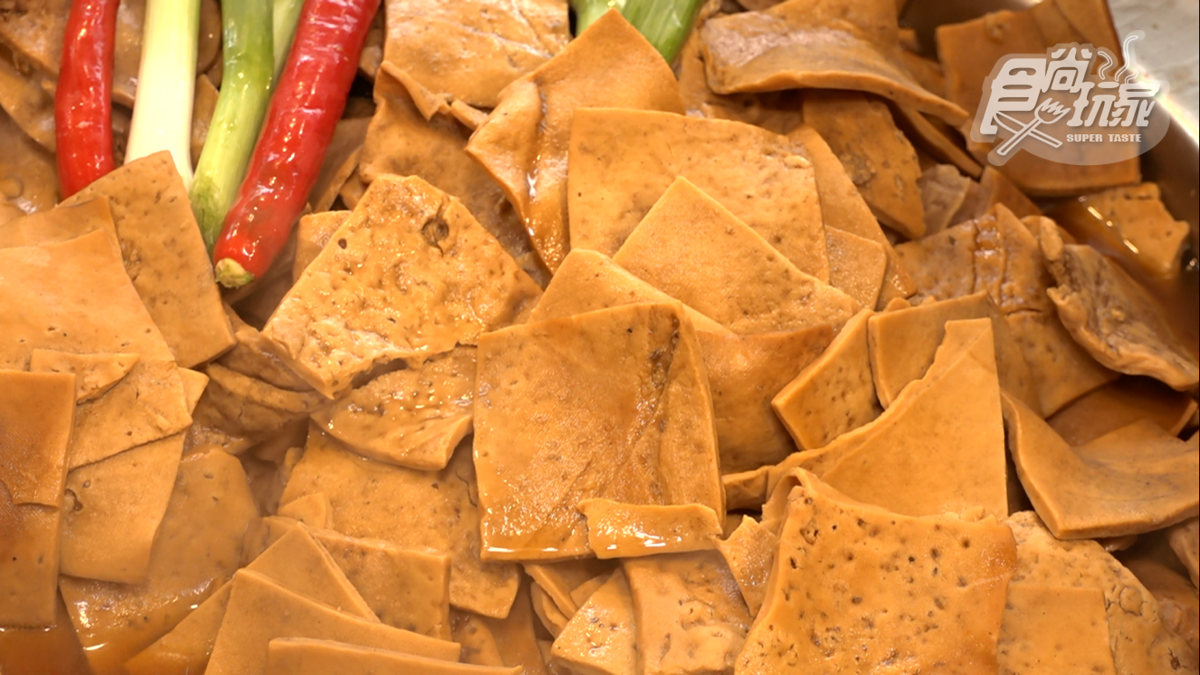 滿滿的１片片豆干飄散著香味，讓人不禁食指大動。